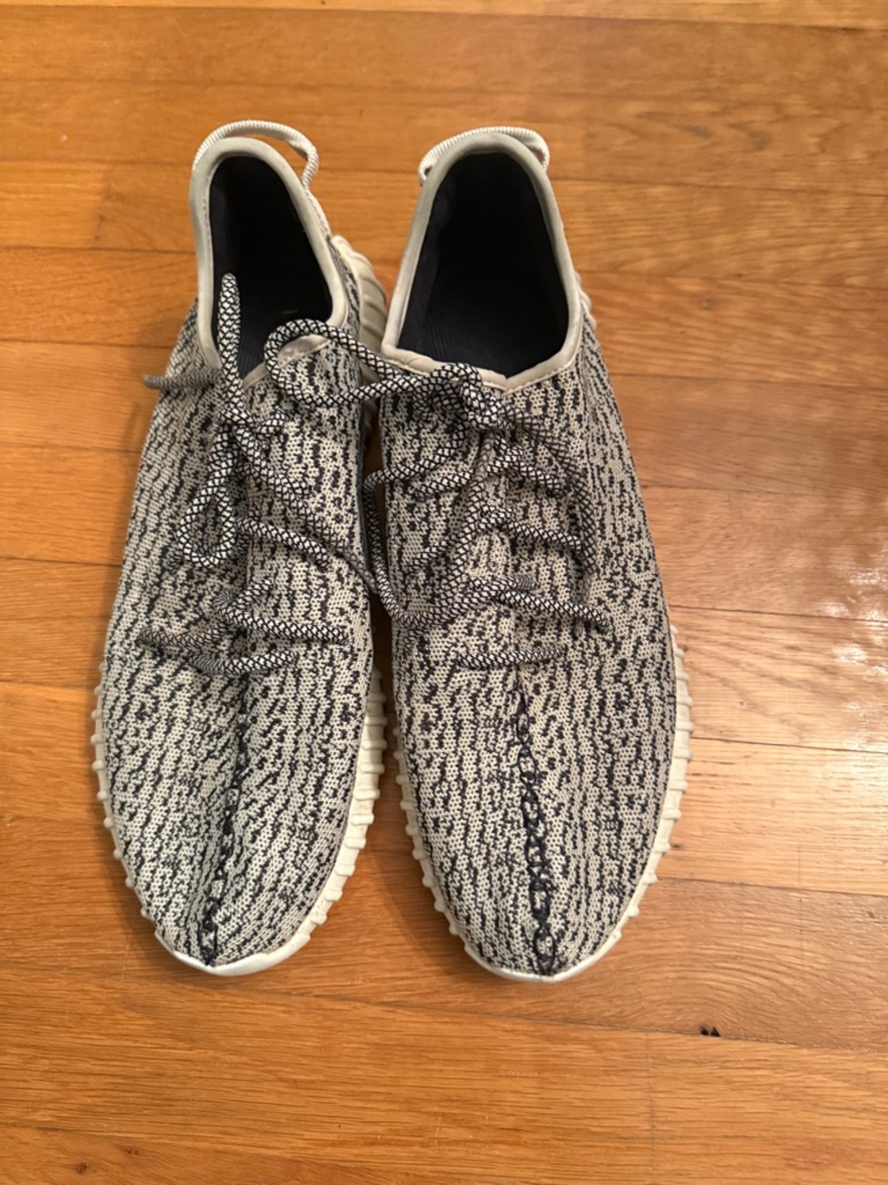 Men's Knit Lace-Up Sneakers white/gray and Black